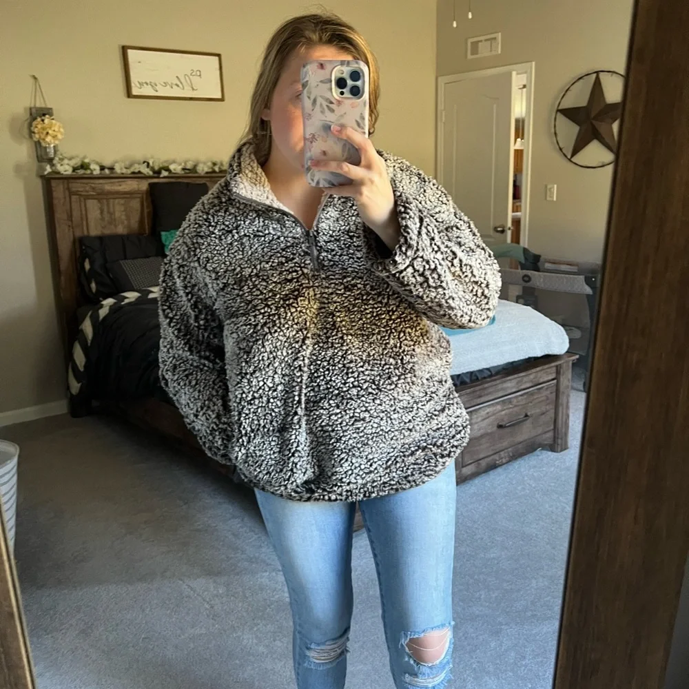 Altar’d State Sherpa Pullover - Picture 2 of 7